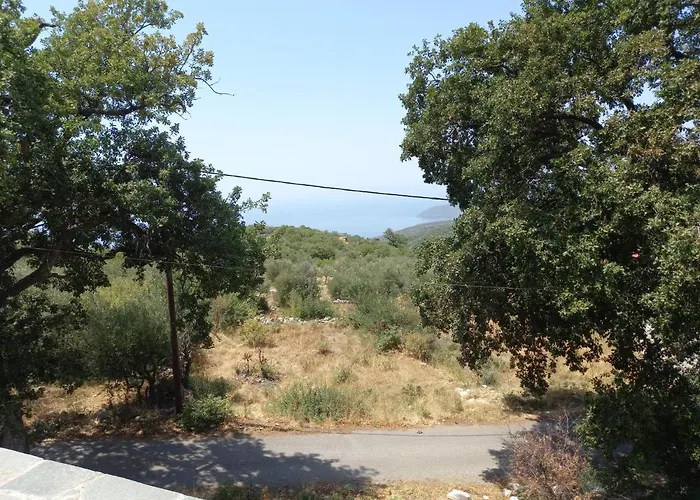 Pyrgos Nyaraló Tseria