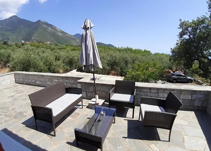 Pyrgos Nyaraló Tseria